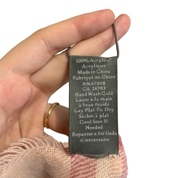 Vince Camuto Plaid Acrylic Fringe Scarf NWT One Size Blush Pink Soft Knit - Picture 4 of 6